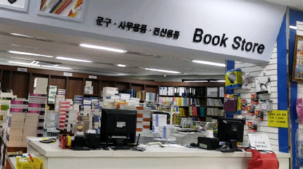 서점 실내 사진